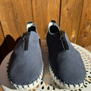 Denim Colored Eric Michael Women’s Slip On Quarter Zip Marlo Shoe 6.5/EUR 37